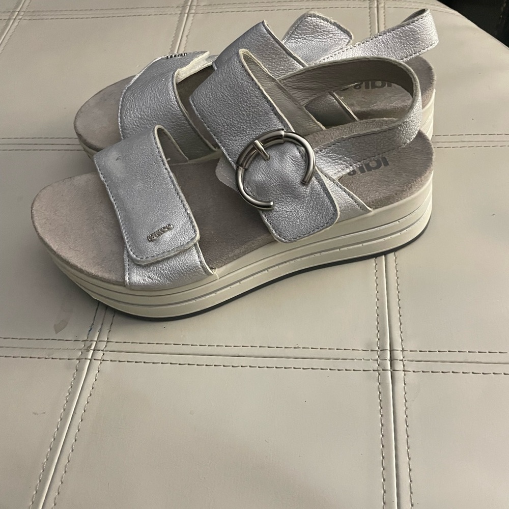 IGI & CO Silver Platform Sandals with Buckle